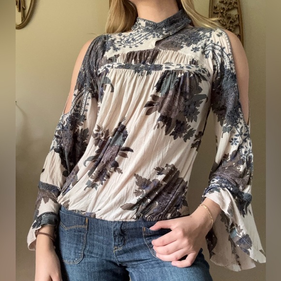 Free People Bainbridge Bell Sleeve Top - Picture 2 of 13